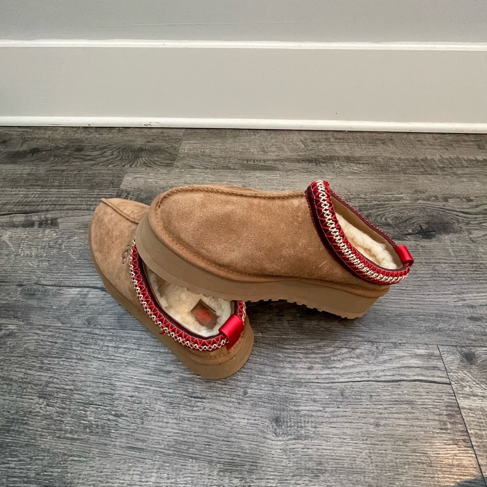 UGG Women’s Tazz II Platform Slippers Chestnut